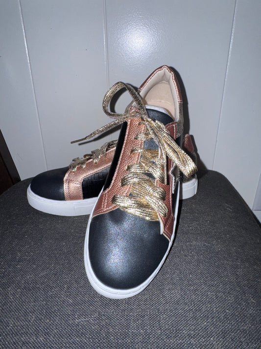 Glitter Star Patchwork PU Leather Lace-up Sneakers