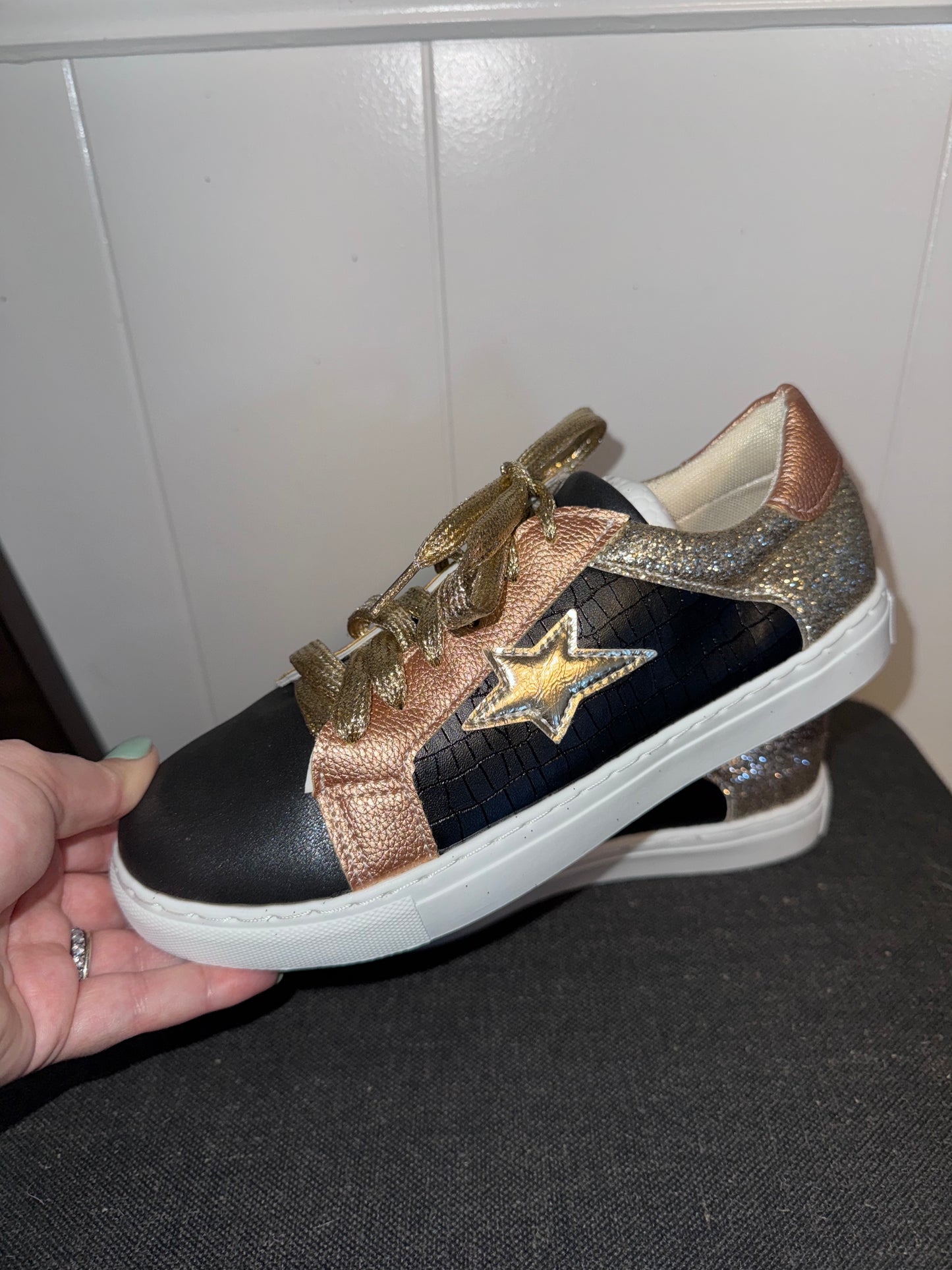 Glitter Star Patchwork PU Leather Lace-up Sneakers