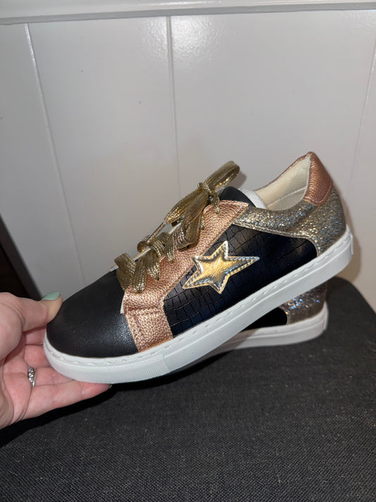 Glitter Star Patchwork PU Leather Lace-up Sneakers